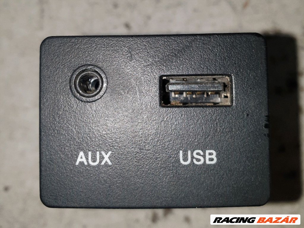 KIA CEED USB Aljzat hyundai961202b000 5. kép