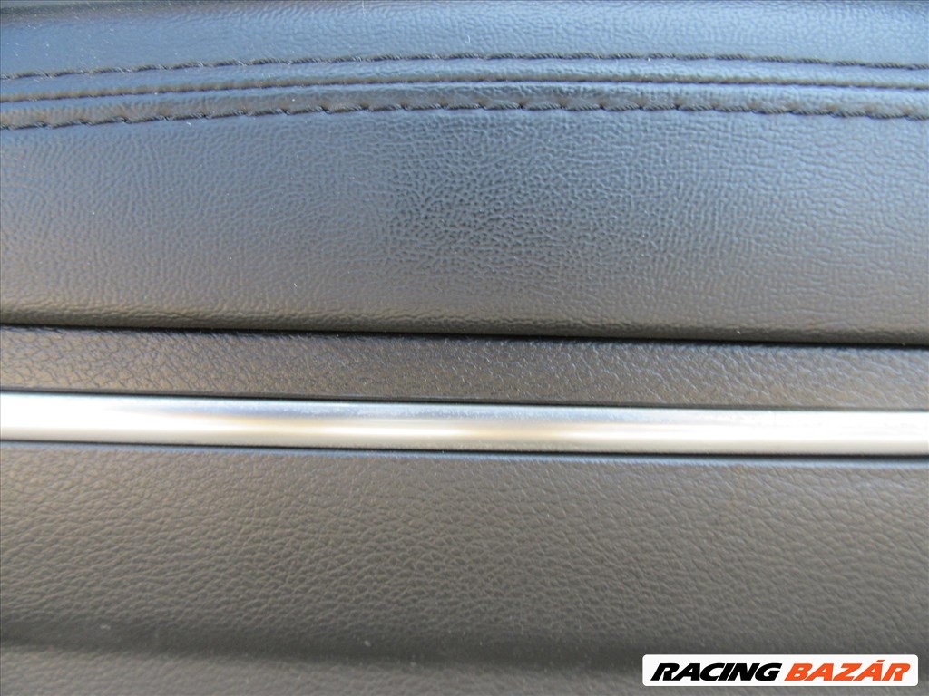 Kárpit53720 Lancia Thema fekete színű, bőr, jobb első ajtókárpit 2. kép