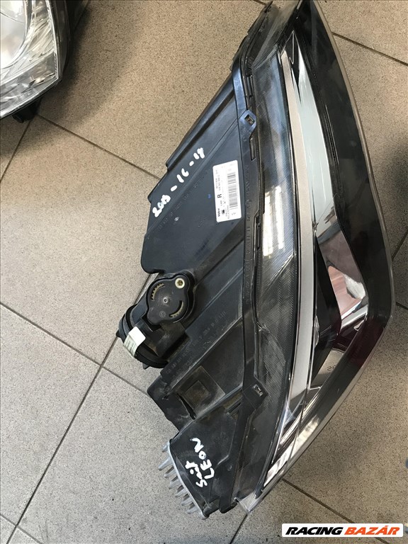 Seat ATECA jobb fényszóró (fülsérült) 576941008d 2. kép