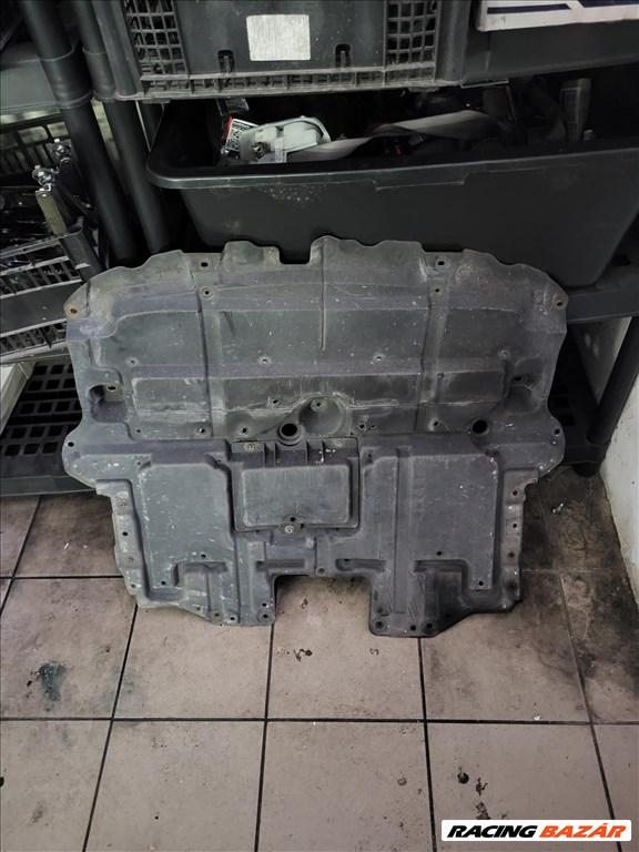 Lexus CT alsó motor burkolat  1. kép