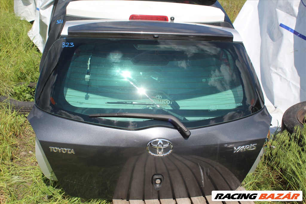 Toyota Yaris (XP130/XP150) csomagtéri ajtó  1. kép