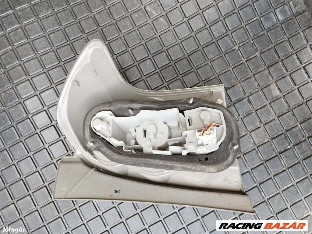 Toyota Corolla Verso (AR10) bal hátsó lámpa 2. kép