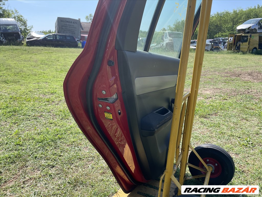 Suzuki Swift V bal hátsó ajtó  4. kép