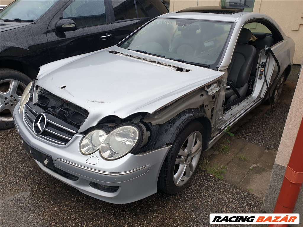 Mercedes CLK-osztály 320CDI OM642 (W209) bontott alkatrészei 3. kép