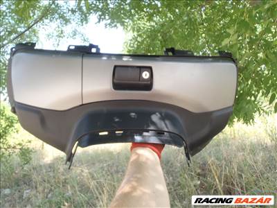 SUZUKI BURGMAN 650Z,ABS,2013-AS,OSZTRÁKRÓL:KŐZÉPSŐ KESZTYŰTARTÓ IDOM ELADÓ