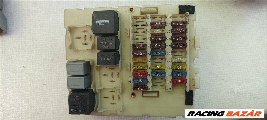 Ford Focus Mk1 biztosítéktábla  2. kép