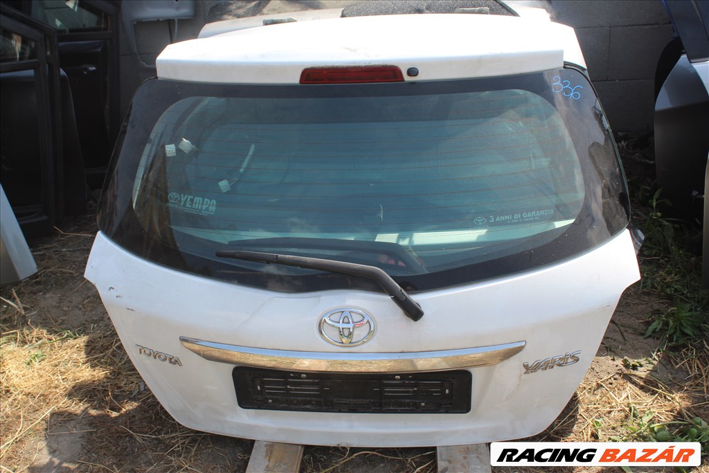 Toyota Yaris 3 2014 csomagtéri ajtó  üresen (336)  1. kép