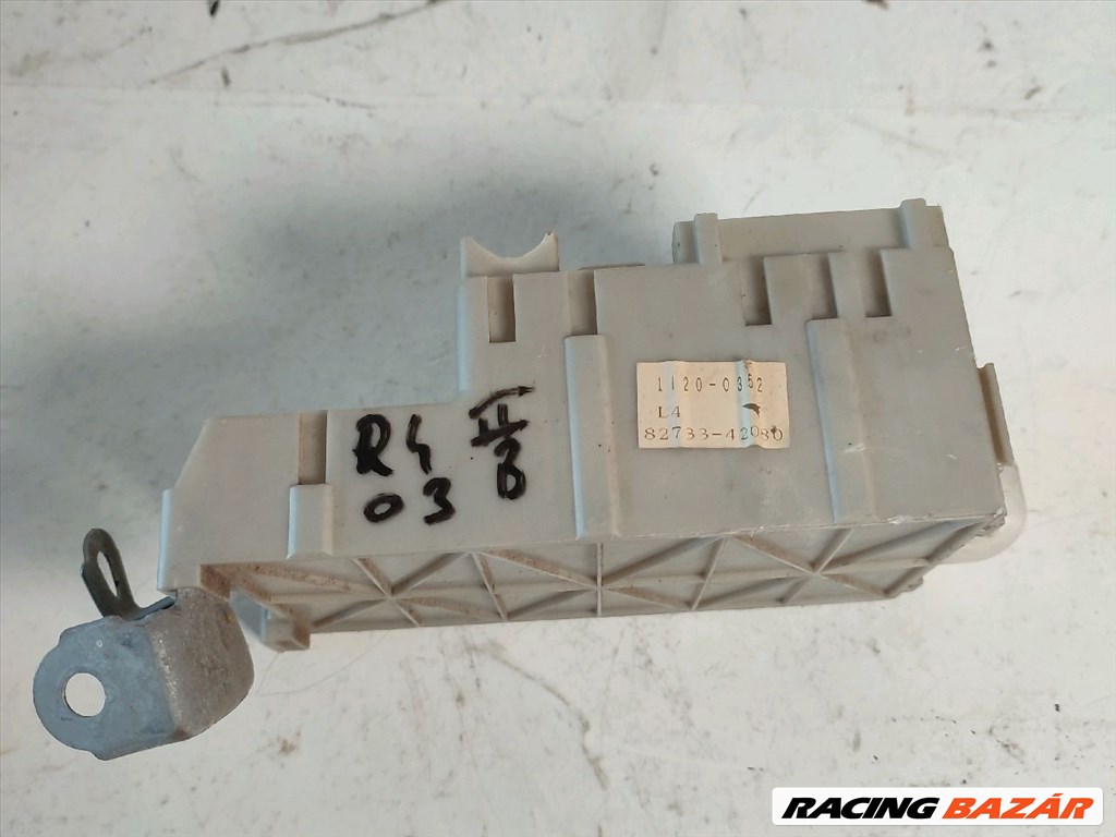 Toyota RAV4 (XA20) Biztosítéktábla Utastér 8273342080 6. kép