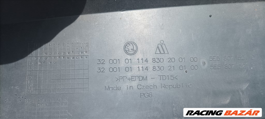 Skoda Octavia 5E gyári hátsó lökhárító alatti spoiler  3200101114 3. kép