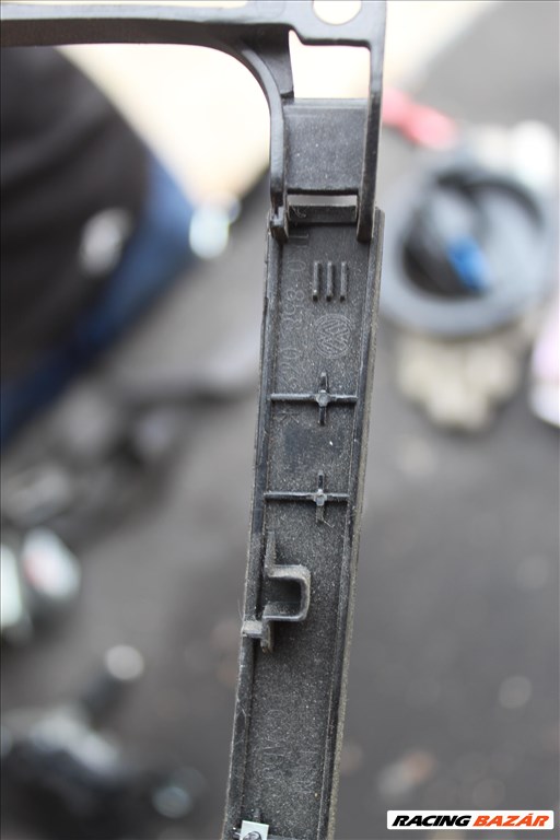 Volkswagen Golf V 1.6B BSE Rádió burkolat  1k0858069k 3. kép