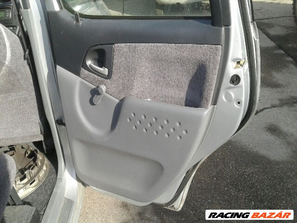 Toyota Yaris Verso jobb hátsó külső ajtókilincs  2. kép