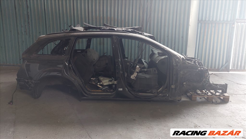 Audi Q7 bontásra egyben eladó 3. kép