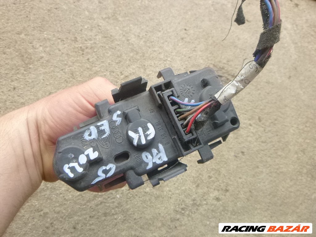 Audi A6 (C5 - 4B) SEDAN HÁTSÓ lámpa foglalat csatlakozóval 1 db 2. kép