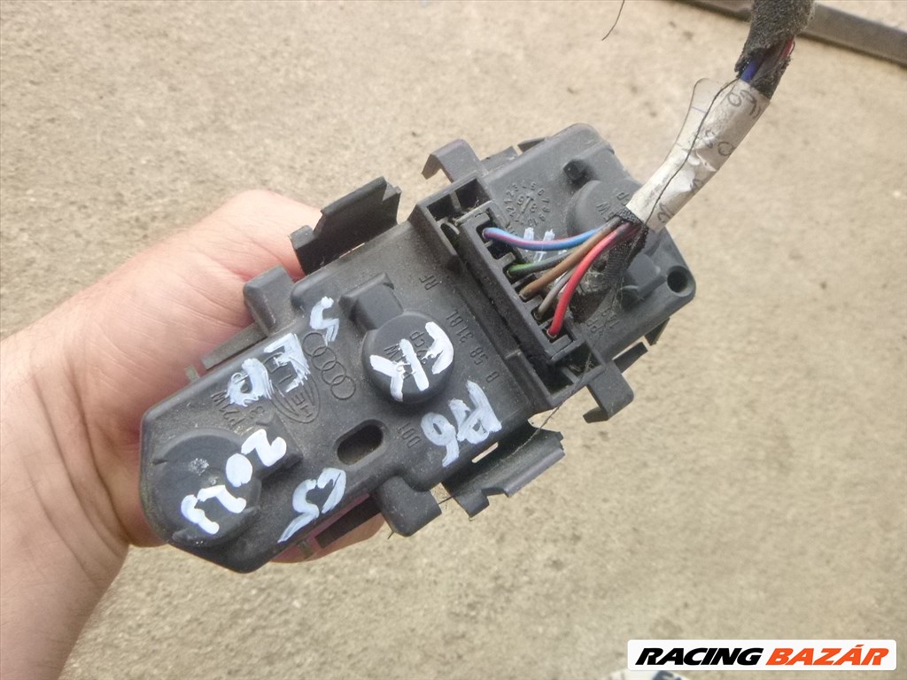Audi A6 (C5 - 4B) SEDAN HÁTSÓ lámpa foglalat csatlakozóval 1 db 4. kép
