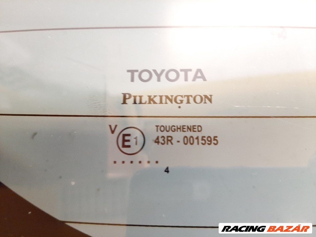 Toyota Auris kombi hátsó szélvédõ 2. kép