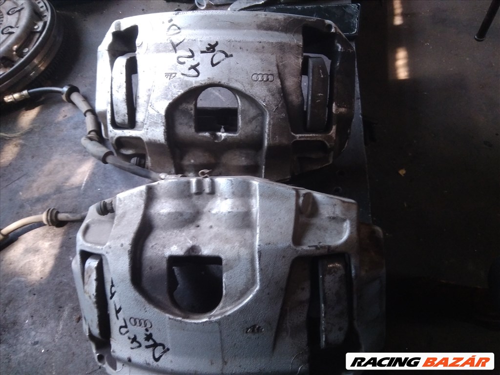 Audi A8 (D4 - 4H) Féknyergek 3. kép