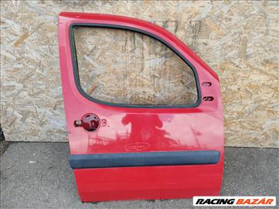 167279 Fiat Doblo 2000-2009  Piros színű jobb első ajtó, a képen látható sérüléssel 51847704
