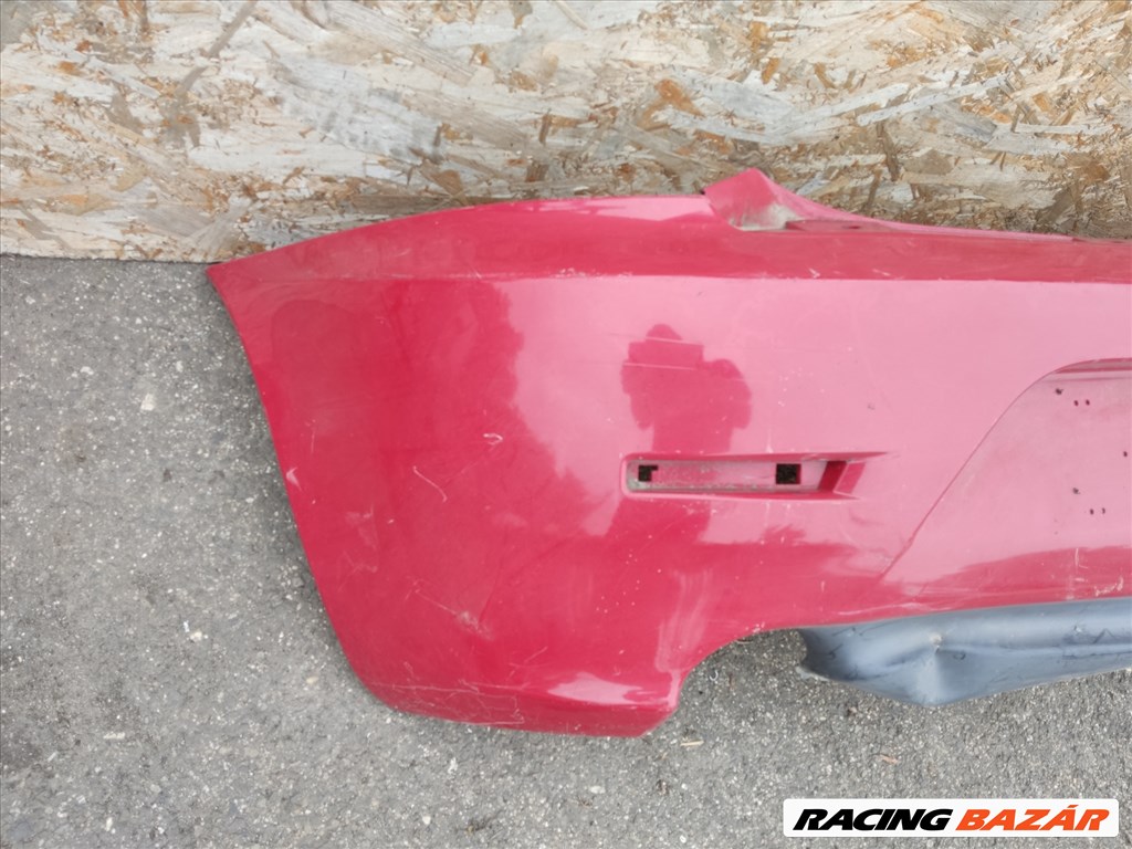 168467 Alfa Romeo 147 2005-2010 piros színű hátsó lökhárító, a képen látható sérüléssel 2. kép