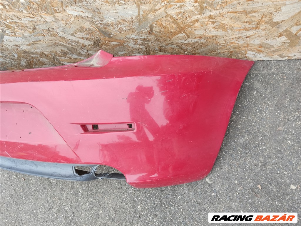 168467 Alfa Romeo 147 2005-2010 piros színű hátsó lökhárító, a képen látható sérüléssel 4. kép