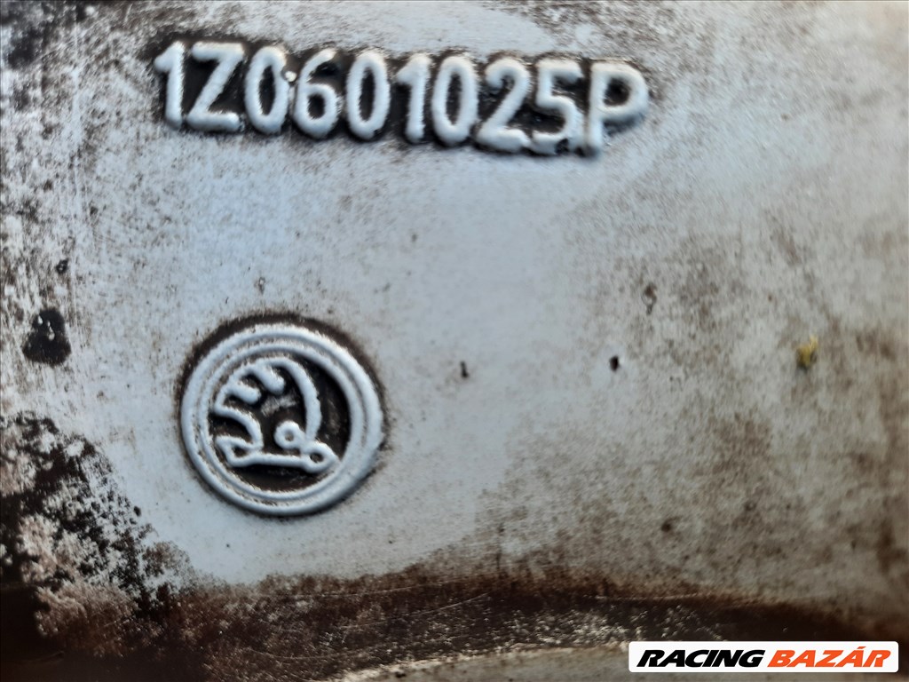  16-os Skoda Octavia 1Z gyári alufelnik eladó:5x112 . 6,5Jx16 .Et50, rajta kopott nyári gumi  6. kép