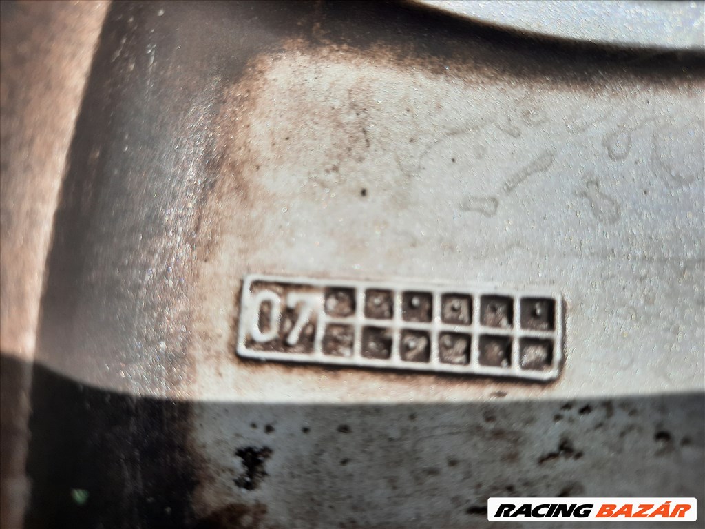 16-os Skoda Octavia 1Z gyári alufelnik eladó:5x112 . 6,5Jx16 .Et50, rajta kopott nyári gumi  8. kép