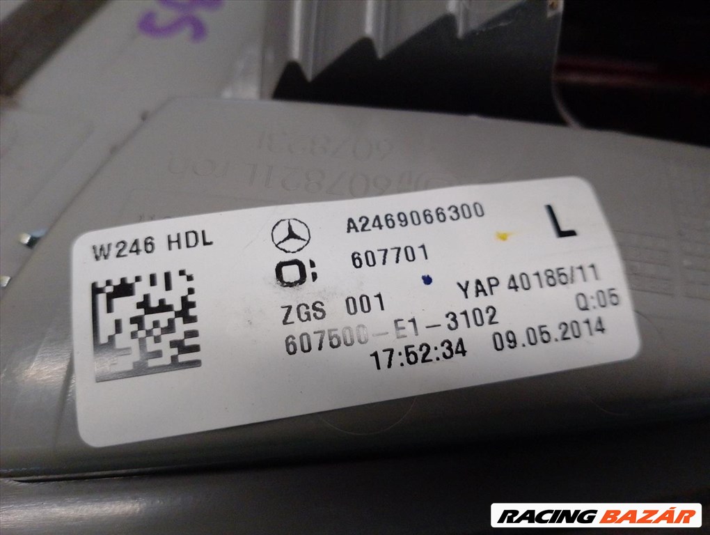 Mercedes B 180 W246 MB B180 bal hátsó csomagtér lámpa A2469066400  3. kép
