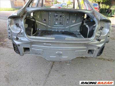Audi A4 4 ajtós (8E B7) hátfal