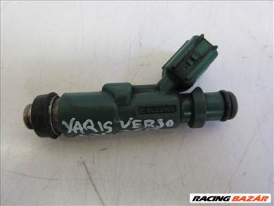 Toyota Yaris Verso  befecskendező (injektor) 2325021020