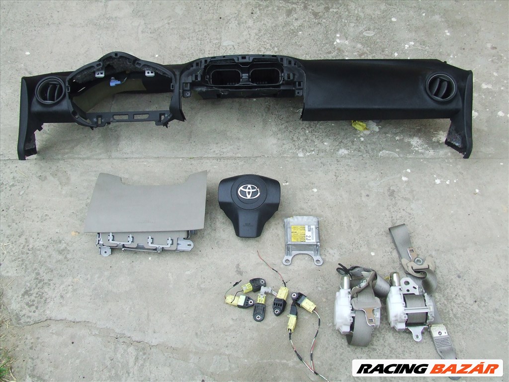 Toyota RAV4 (XA30) műszerfal biztonsági öv légzsák airbag szett  2. kép
