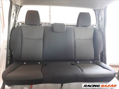 Nissan Navara (D23) hátsó ülés