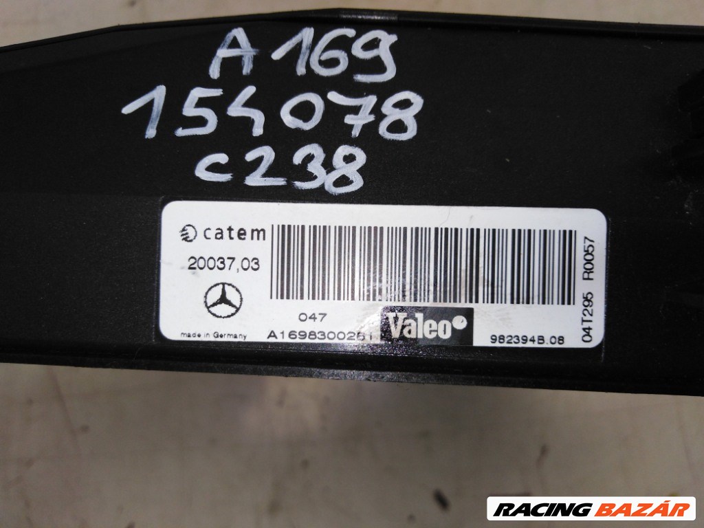Mercedes-Benz A169 (A169) fûtésradiátor elektromos A1698300261 4. kép