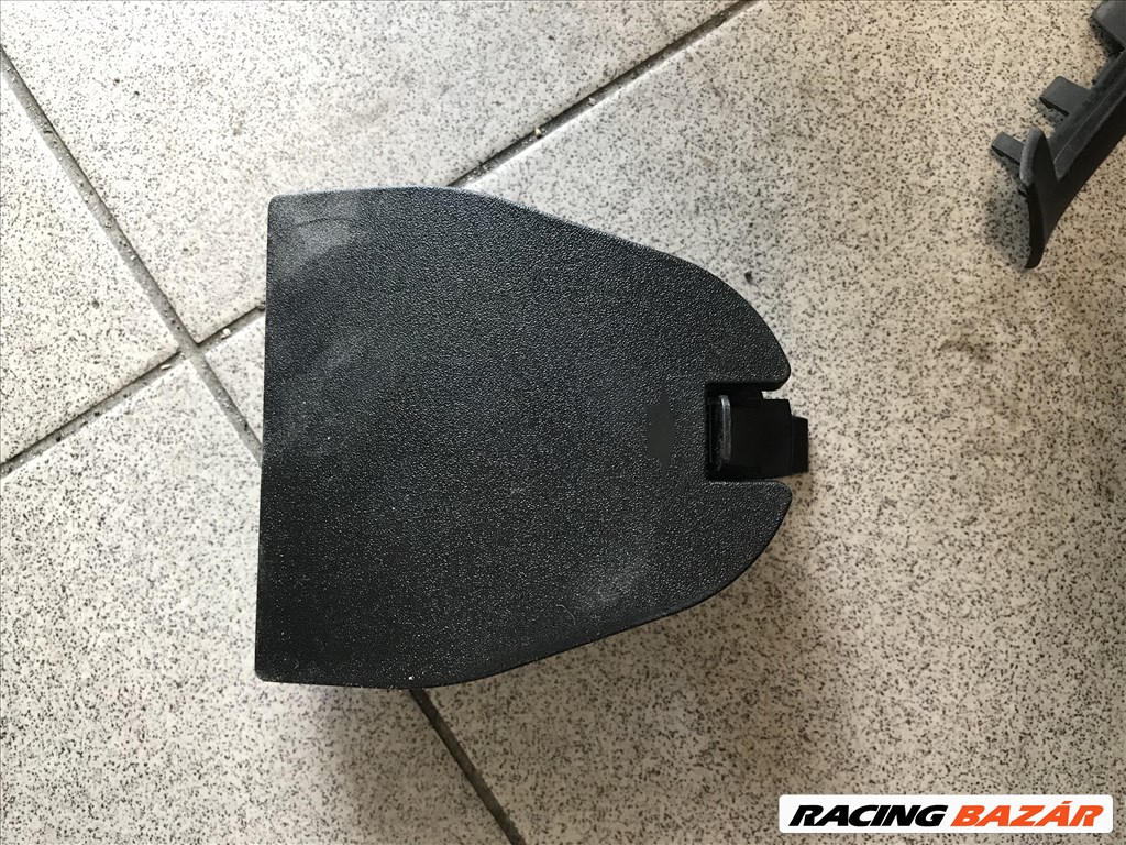 Audi A4 (B8 - 8K) elakadásjelző háromszög tartó 8t0860285 1. kép