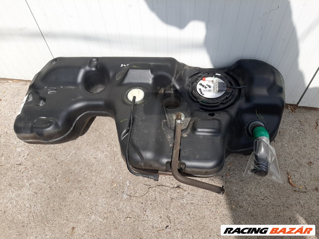 Nissan Qashqai (J11) üzemanyag tank (üzemanyagtartály) 172054EA0A 2. kép