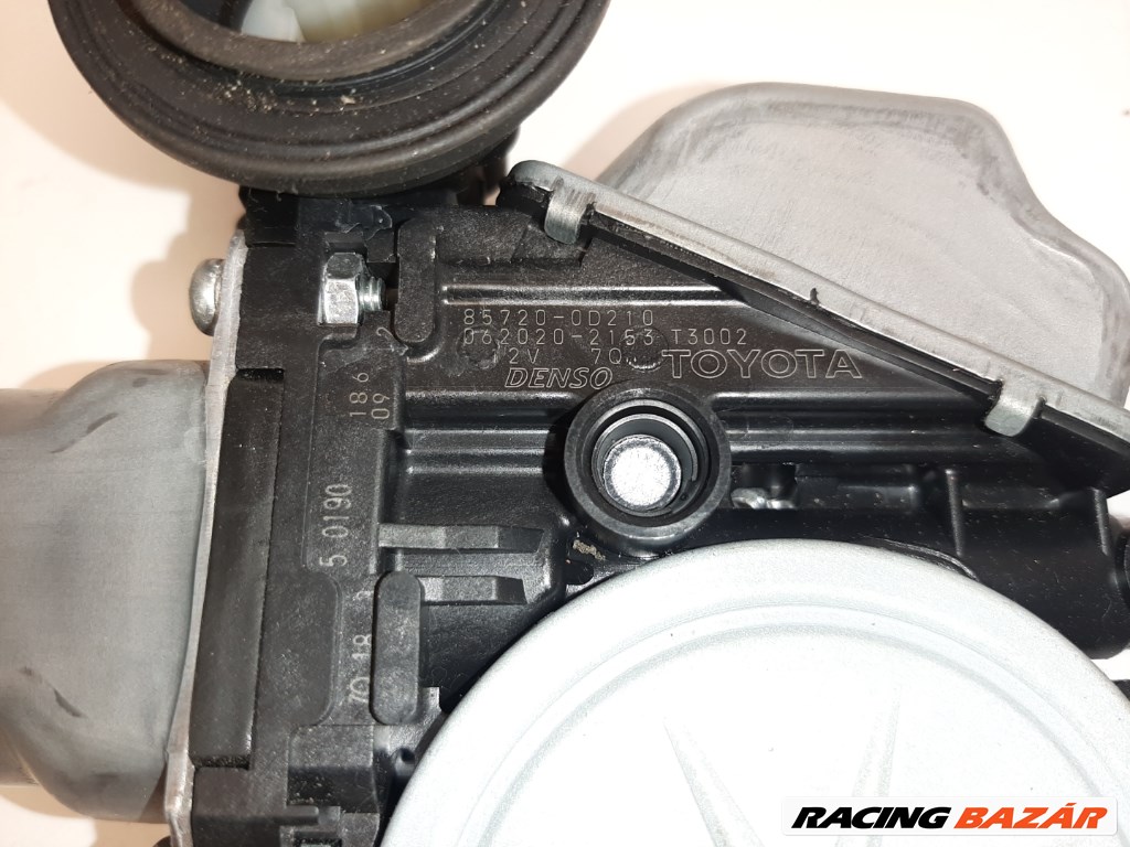 Toyota Yaris (XP130) bal elsõ ablakemelõ motor 857200D210 3. kép
