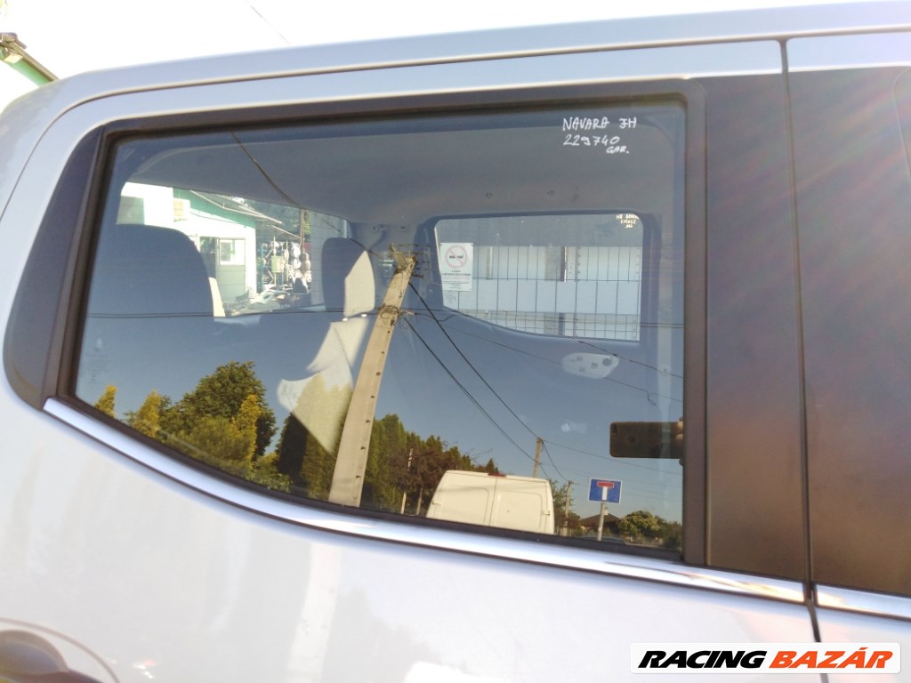 Nissan Navara (D23) jobb hátsó ajtó üveg lejáró 1. kép