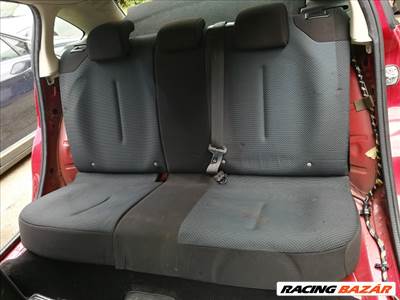 Citroën C4 I hátsó ülés