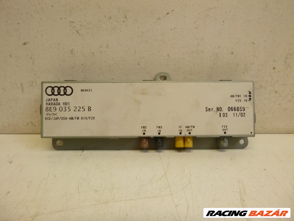 Audi A4 kombi (8E B6) antennaerõsítõ (antenna erõsítõ) 8E9035225B 1. kép