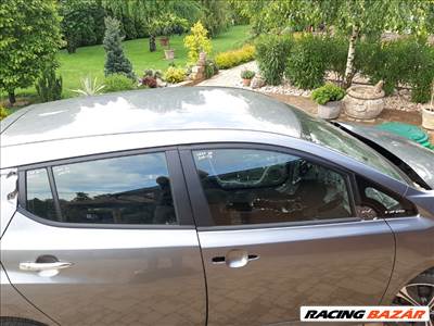 Nissan Leaf (ZE1) jobb tetődíszléc
