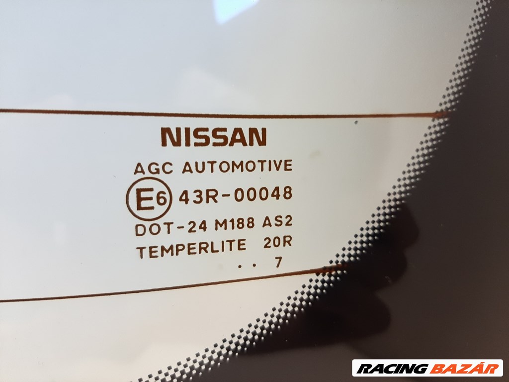 Nissan Qashqai (J10) hátsó szélvédõ 2. kép