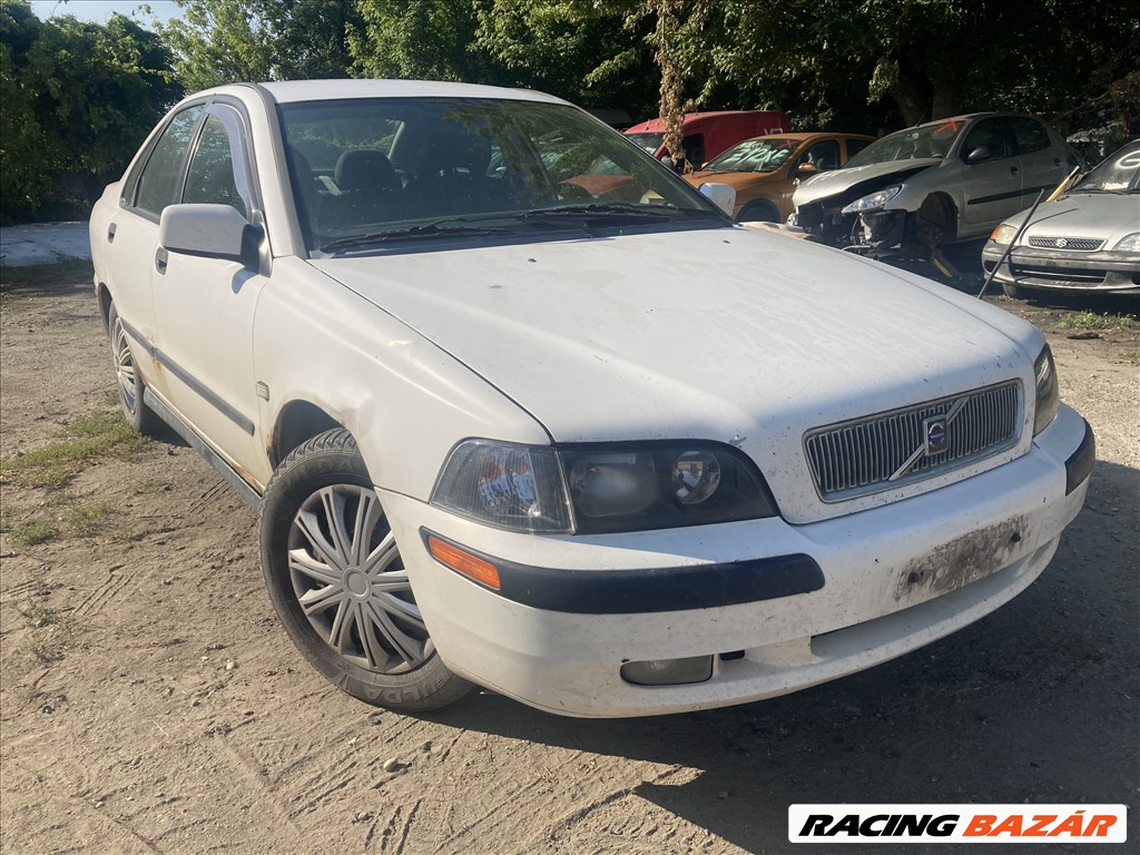 Volvo S40 2.0i bontott alkatrészei 1. kép