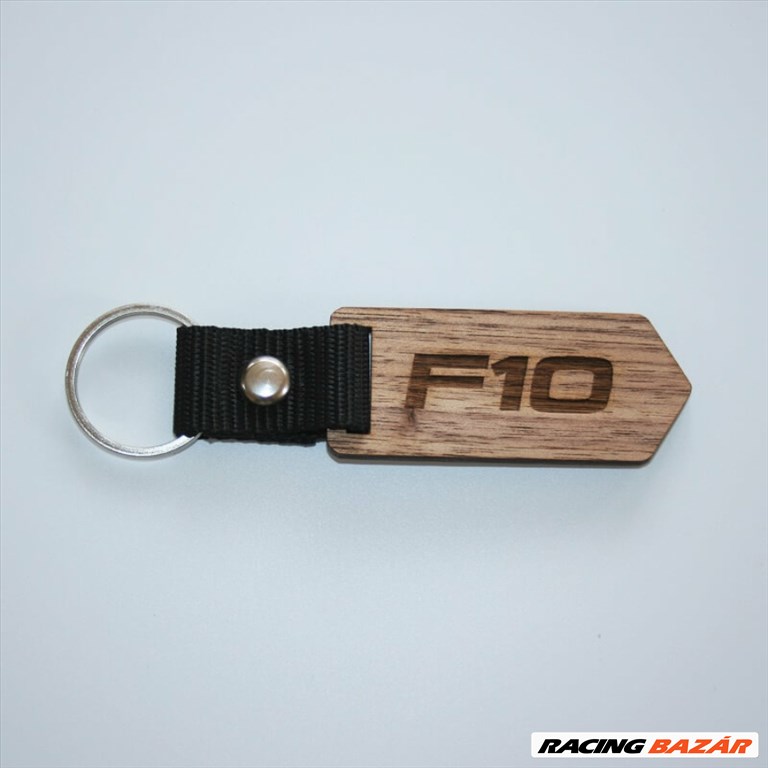 Egyedi kulcstartó F10 felirattal 1. kép