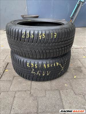  235/45R17 újszerű Bridgestone Blizzak LM001 téli gumi 2db