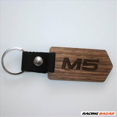 Egyedi kulcstartó M5 felirattal