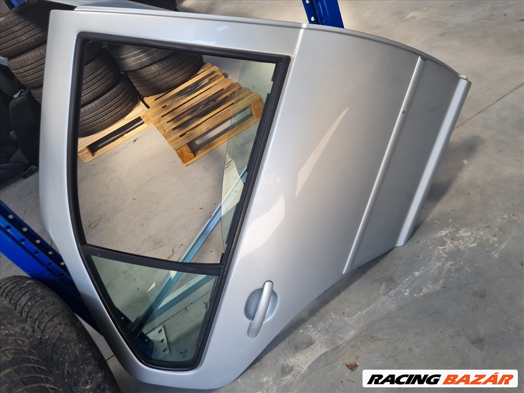 Volkswagen Bora jobb hátsó ajtó LA7W színkóddal  3. kép