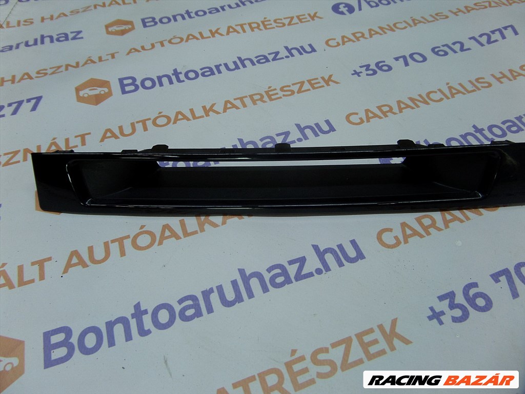 Mazda 3 Eladó bontott gyári műszerfalban lévő betét, lakk fekete 2. kép