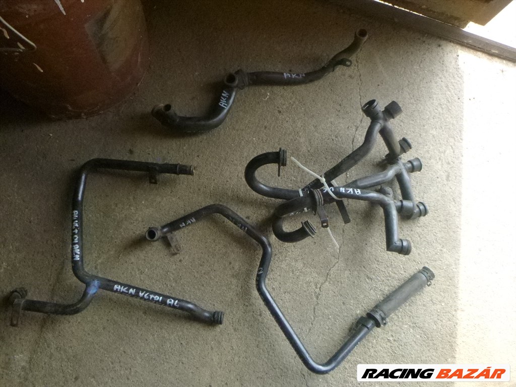 Audi A4 (B5 - 8D) 2,5, V6 TDI AKN MOTORRA FÉM vízcső motorblokk oldalán  1. kép