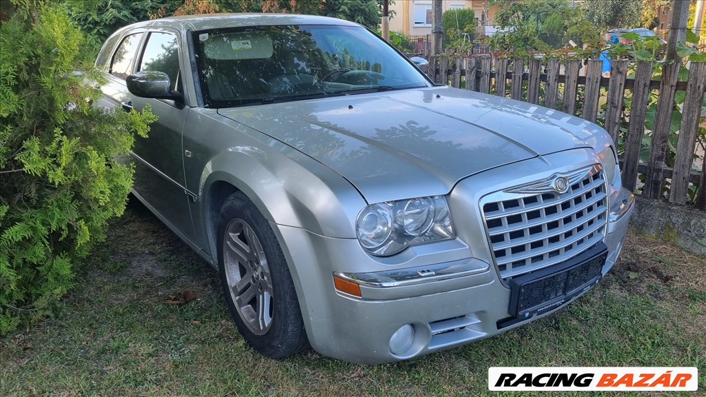 Chrysler 300C bontott alkatrészei 2. kép