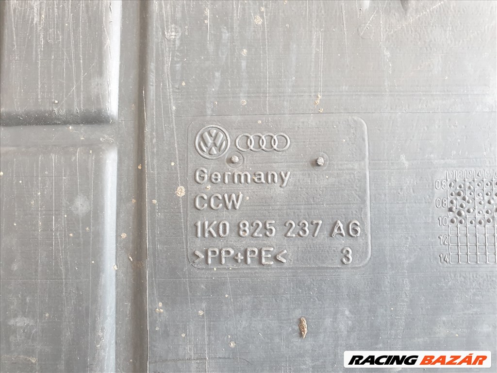 Volkswagen Golf VI alsó motorburkolat 1K0 825 237 AG 2. kép