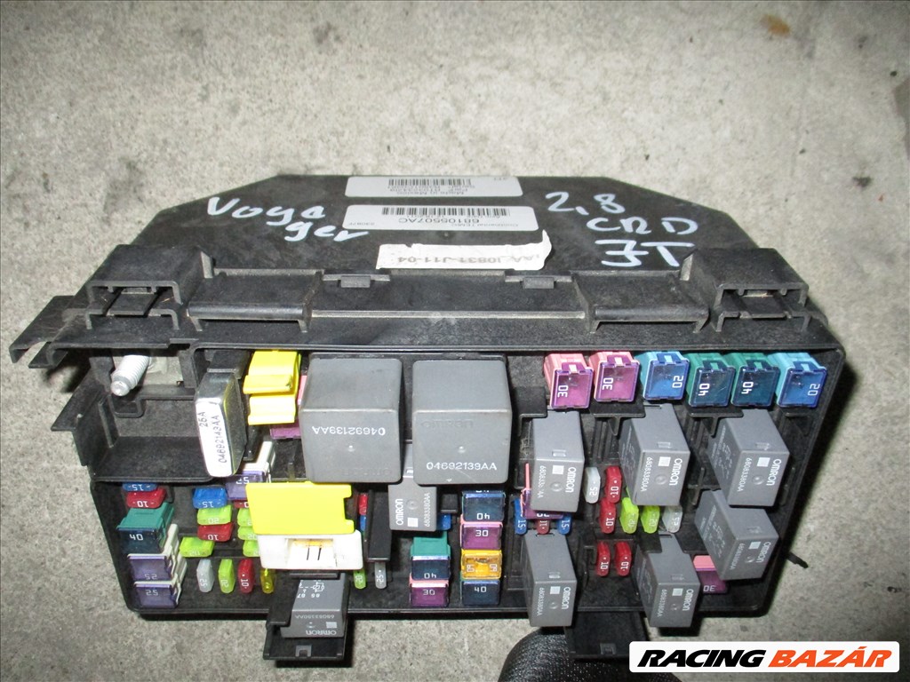 Lancia Voyager külső biztosítéktábla  k68105507ac 1. kép