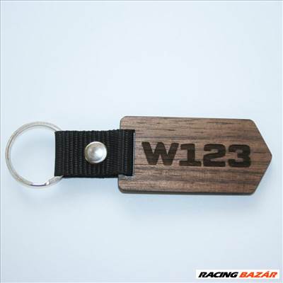 Egyedi kulcstartó W123 felirattal
